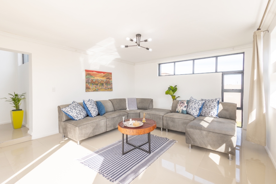 6 Bedroom Property for Sale in Jakarandas Western Cape